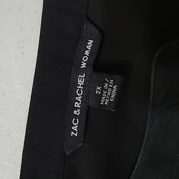 Zac & Rachel Light & Airy Black 3/4 Sleeve Top with front lace overlay size 2X - Picture 3 of 8